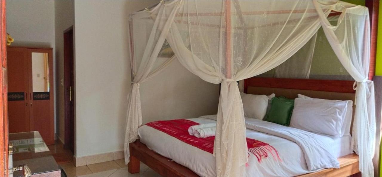 Toba Village Inn Tuktuk Zewnętrze zdjęcie