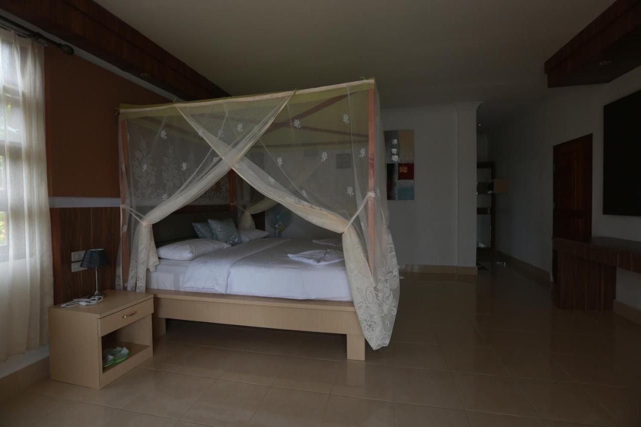 Toba Village Inn Tuktuk Zewnętrze zdjęcie