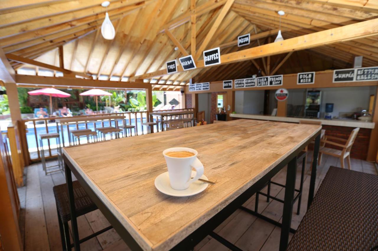 Toba Village Inn Tuktuk Zewnętrze zdjęcie