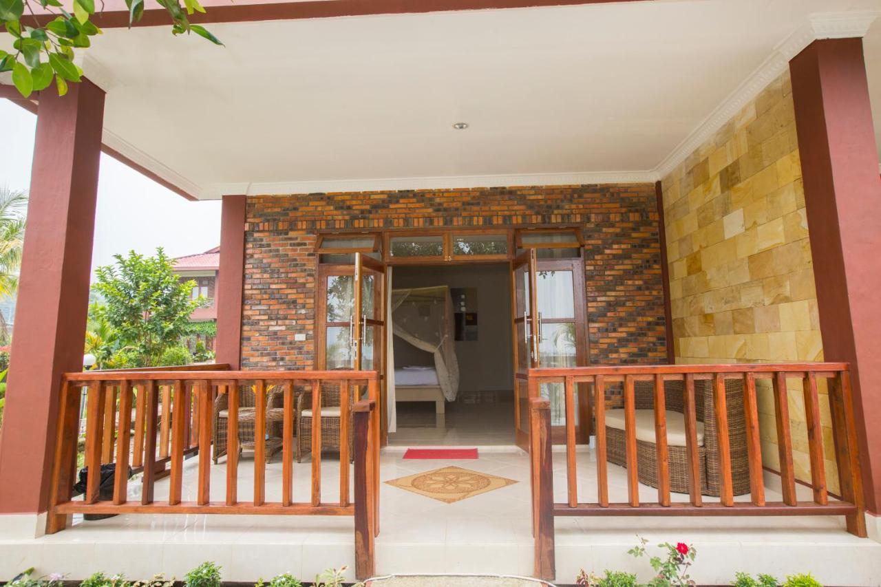 Toba Village Inn Tuktuk Zewnętrze zdjęcie