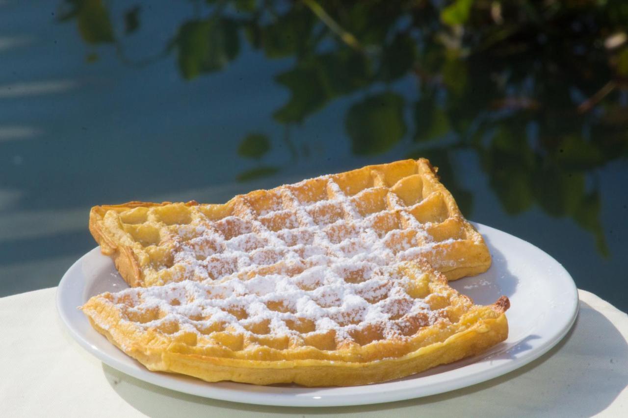 Toba Village Inn Tuktuk Zewnętrze zdjęcie