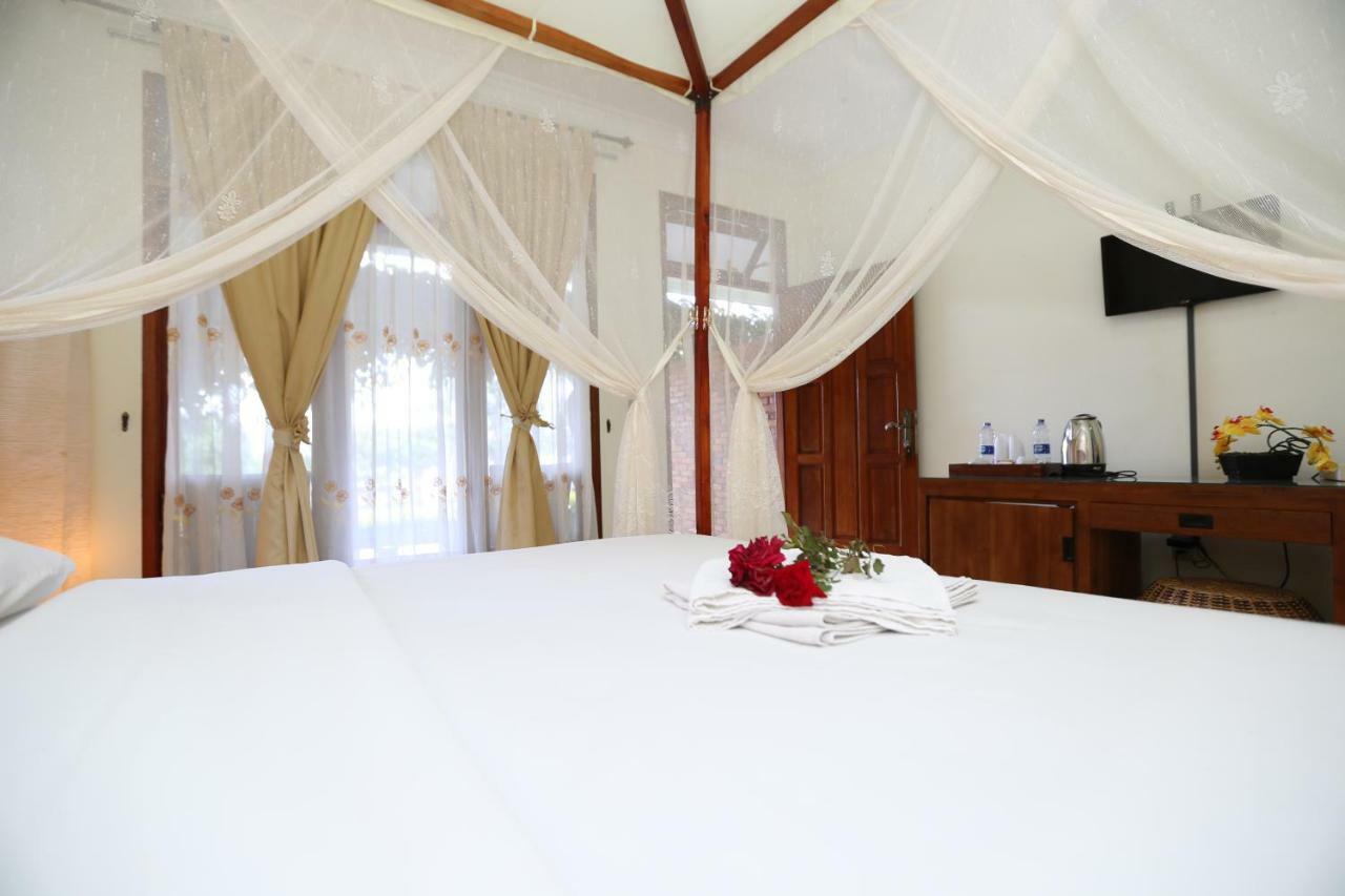Toba Village Inn Tuktuk Zewnętrze zdjęcie